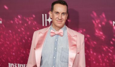 Jeremy Scott Shreds Speech by AI While Graduates Cheer