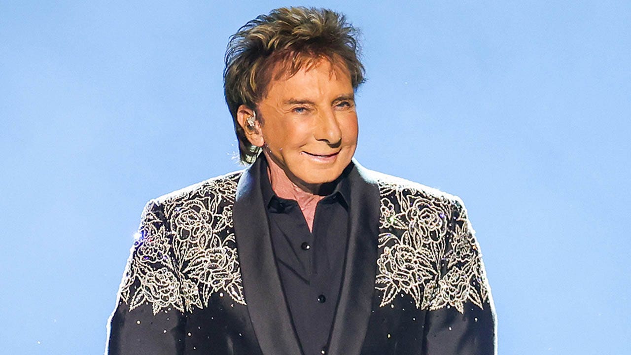 Barry Manilow cancels May Las Vegas shows, plans June UK arena return