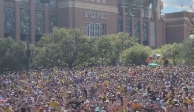 Savannah Bananas draw 102,000 fans at Texas A&M Kyle Field