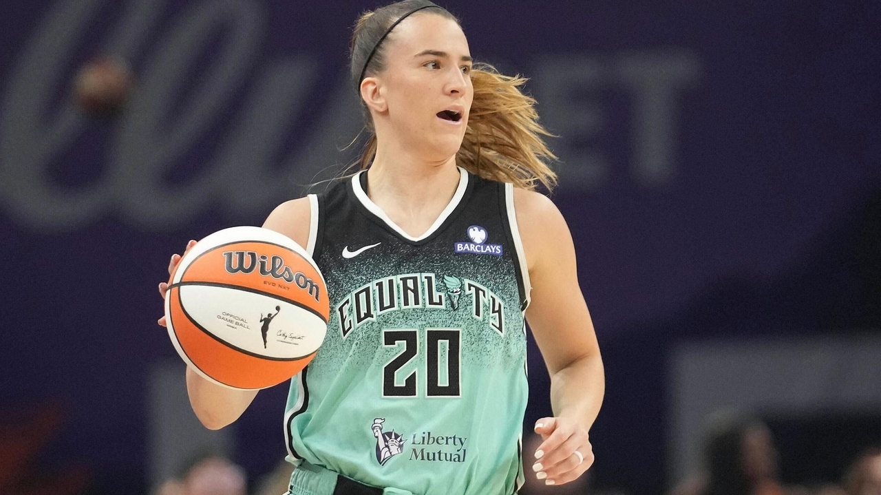 Sabrina Ionescu dodges significant injury after scary ankle roll, out for at least 2 weeks