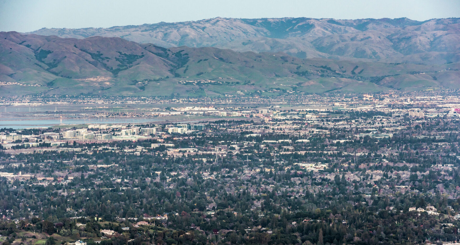 Mountain View suburb's 'unusual' water crisis hits 11 days