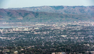 Mountain View suburb's 'unusual' water crisis hits 11 days