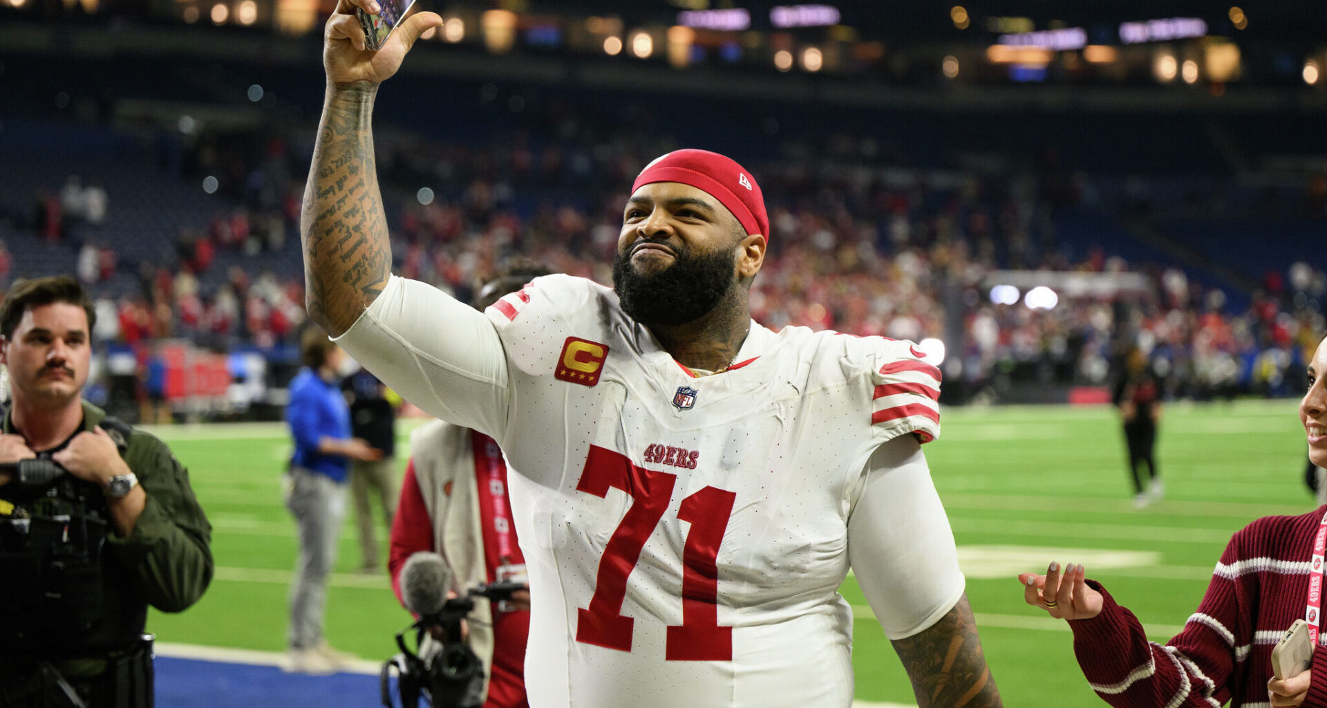 49ers use Trent Williams contract to show they're done with holdouts