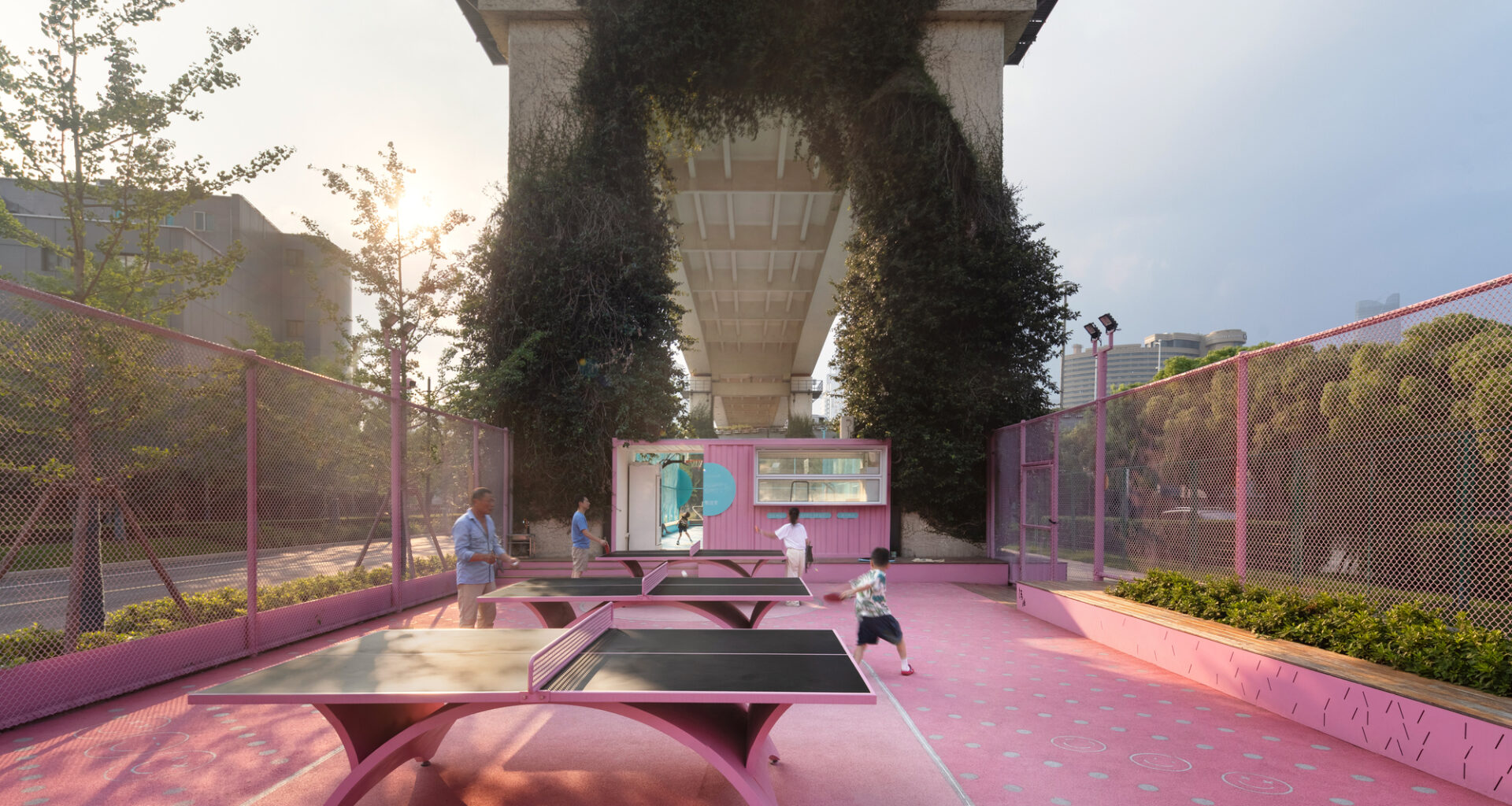 the Happy Spot under the Light Rail / VIASCAPE design