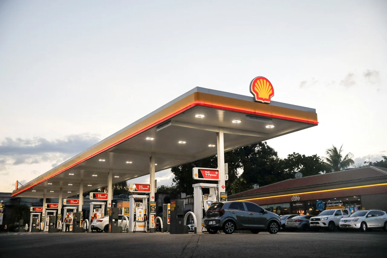 Cars fill up with fuel at a Shell gas station in San Salvador, El Salvador, on April 14.
