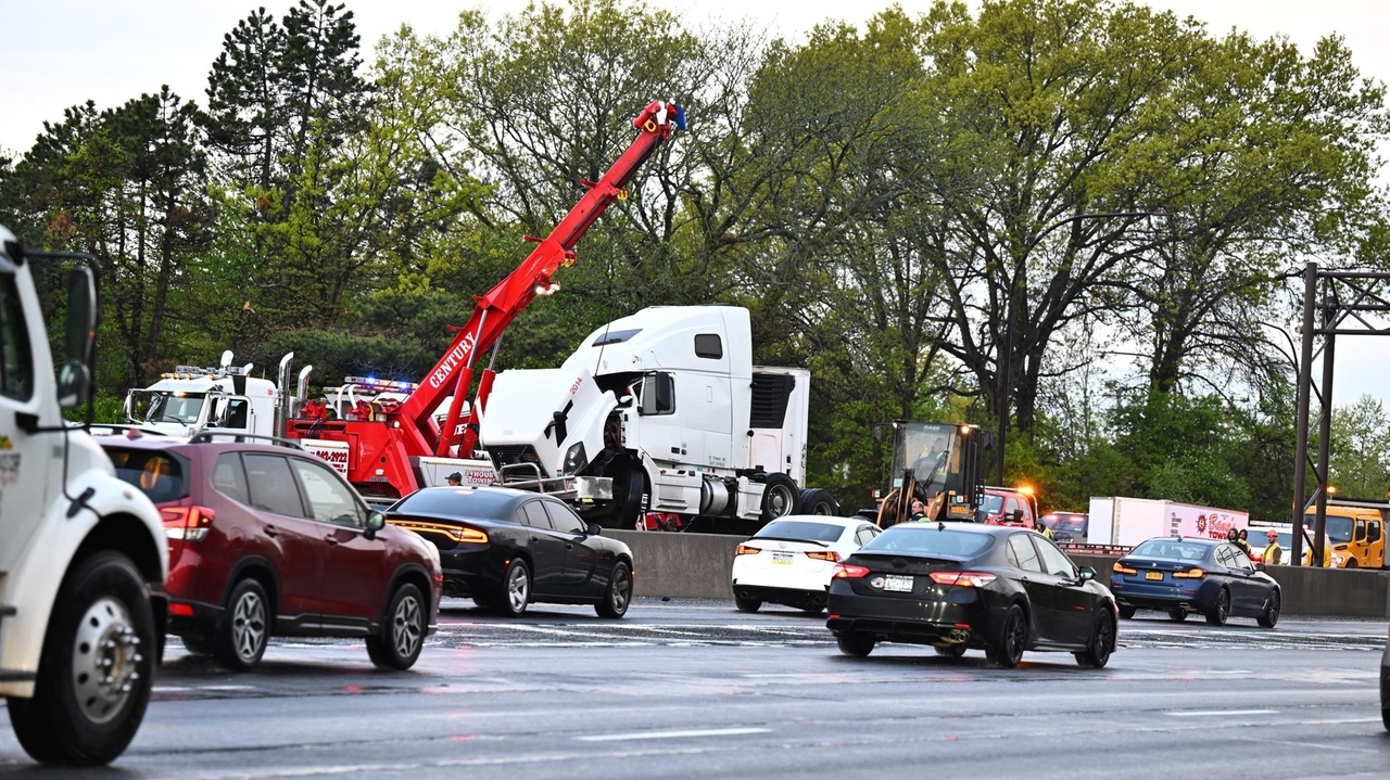 LIE closed eastbound between exits 46 and 48 after collision, fuel spill