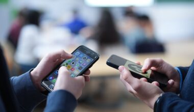Why a plan to ban cellphones in all Connecticut schools fell apart
