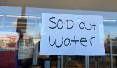 Stores across Sudbury, Ont., sell out of bottled water as advisory continues
