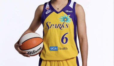'Third Korean in History' Park Ji-hyun Makes Dream WNBA Debut... 1 Minute 52 Seconds in Opening Game