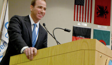 Bronin stuns Larson, wins Democratic nod in CT congressional race