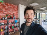Selfie samples - 21mm, f/2.0, ISO 250, 1/50s (4096x3072px) - Honor 600 review