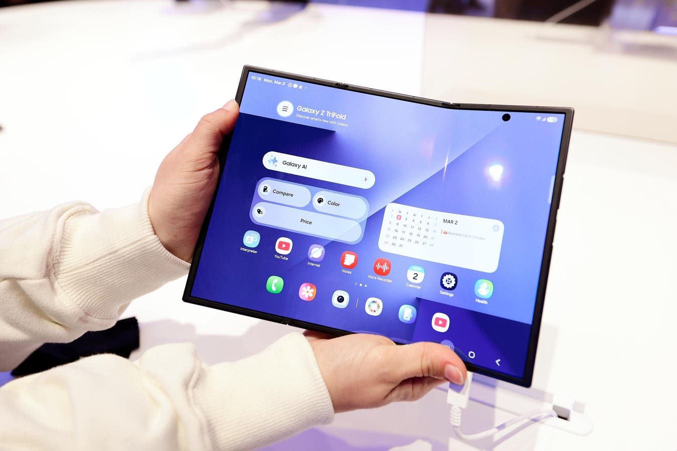 Samsung Targets iPhone Fold With Free Galaxy Z Fold 8 Feature Upgrade