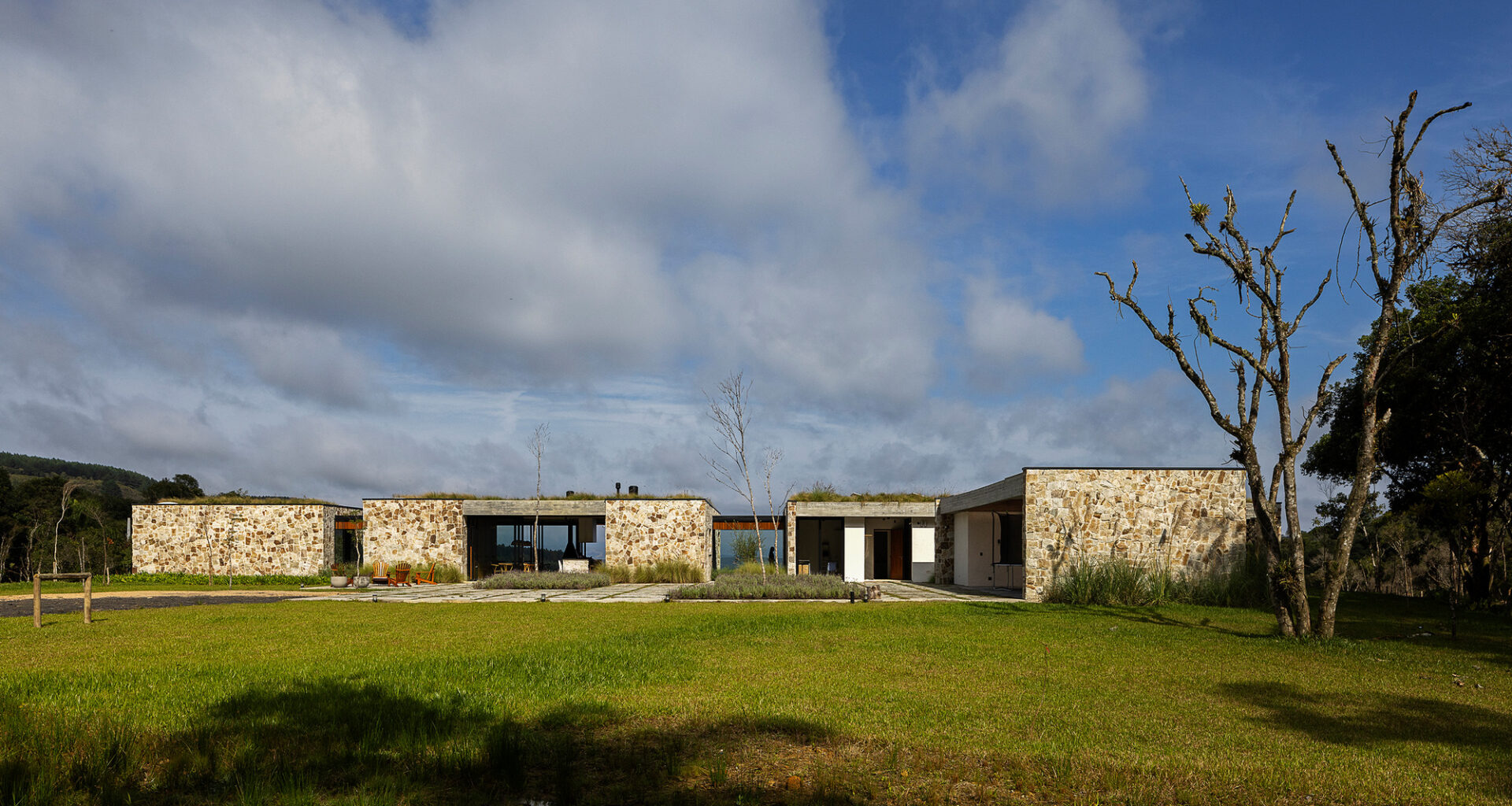 Casa Entre Peraus / Marchetti Bonetti+