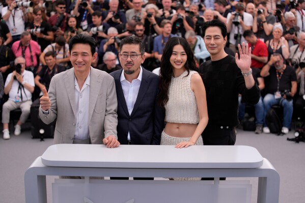 Hwang Jung-min, from left, director Na Hong-jin, Jung Ho-yeon and Zo In-sung pose for photographers at the photo call for the film 'Hope' during the 79th international film festival, Cannes, southern France, Monday, May 18, 2026. (AP Photo/John Locher)