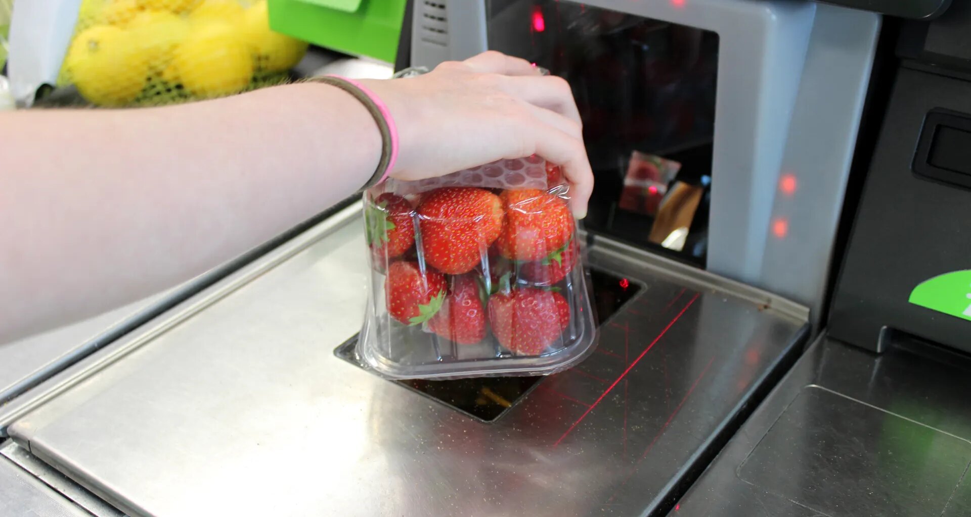 Albertsons shoppers will no longer see 'squishy fruit' as 2,000 stores gets nifty new 'quality' tool