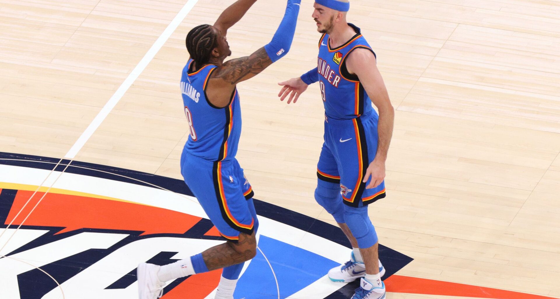 Alex Caruso's 31-point night gives Thunder a chance in Game 1