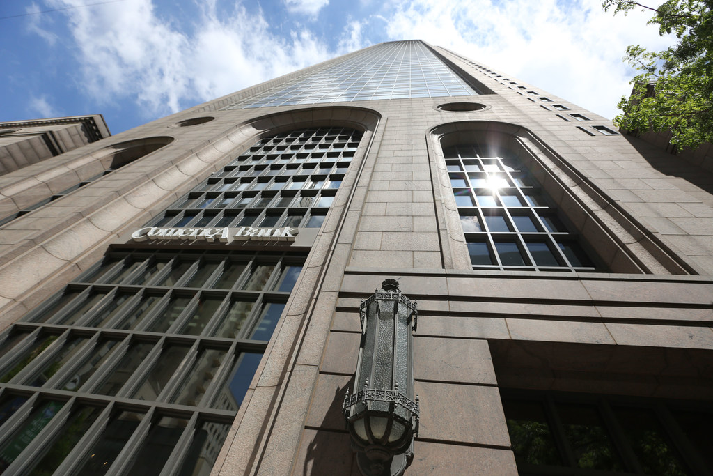 Fifth Third Bank to leave iconic Dallas skyscraper for Preston Center