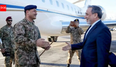US Iran War News Live Updates: Donald Trump warns Tehran over deal as Iran tightens Hormuz control amid fresh military threats