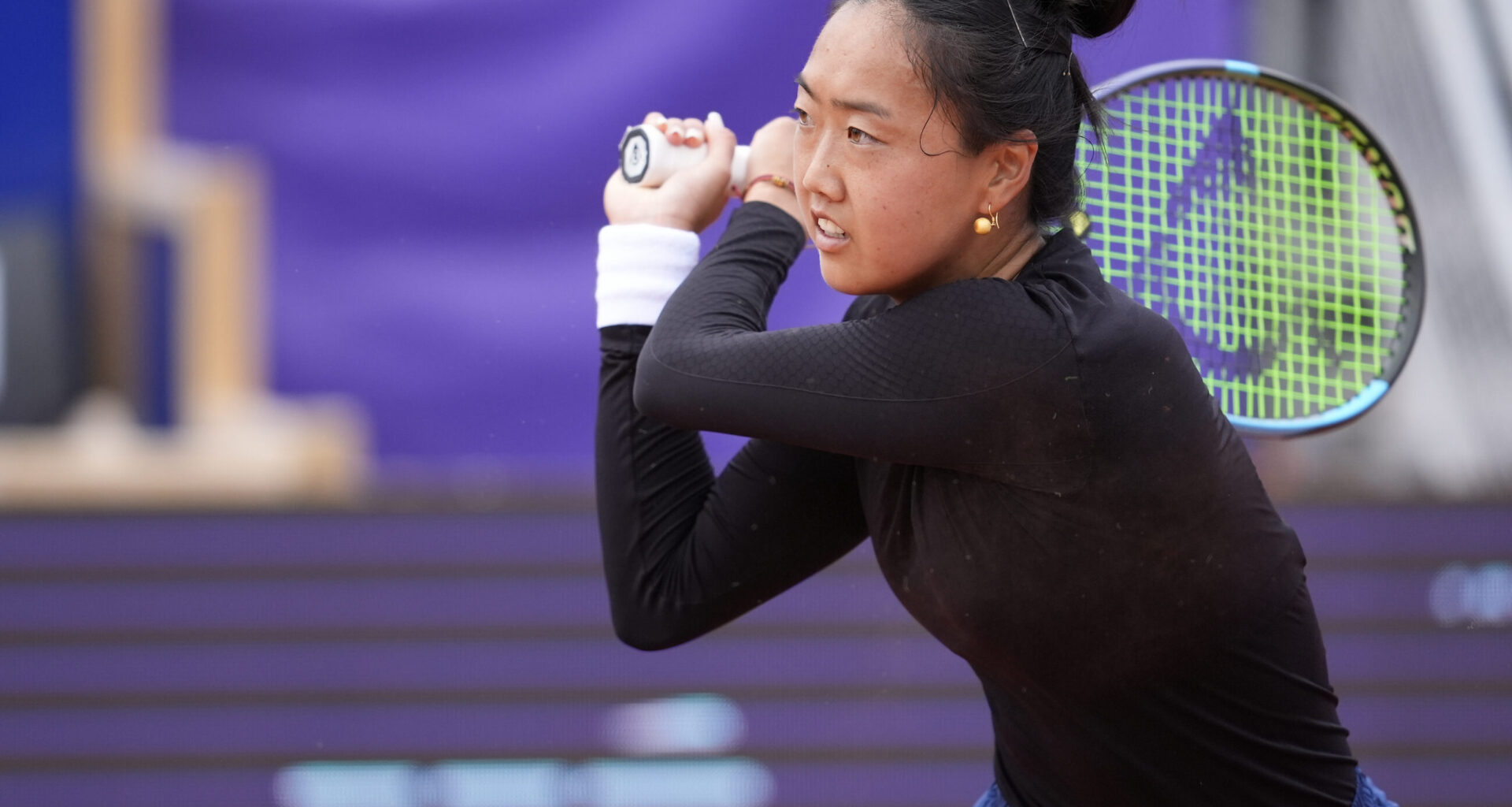 Li saves set point vs. Bouzkova in Strasbourg; into first semifinal on clay