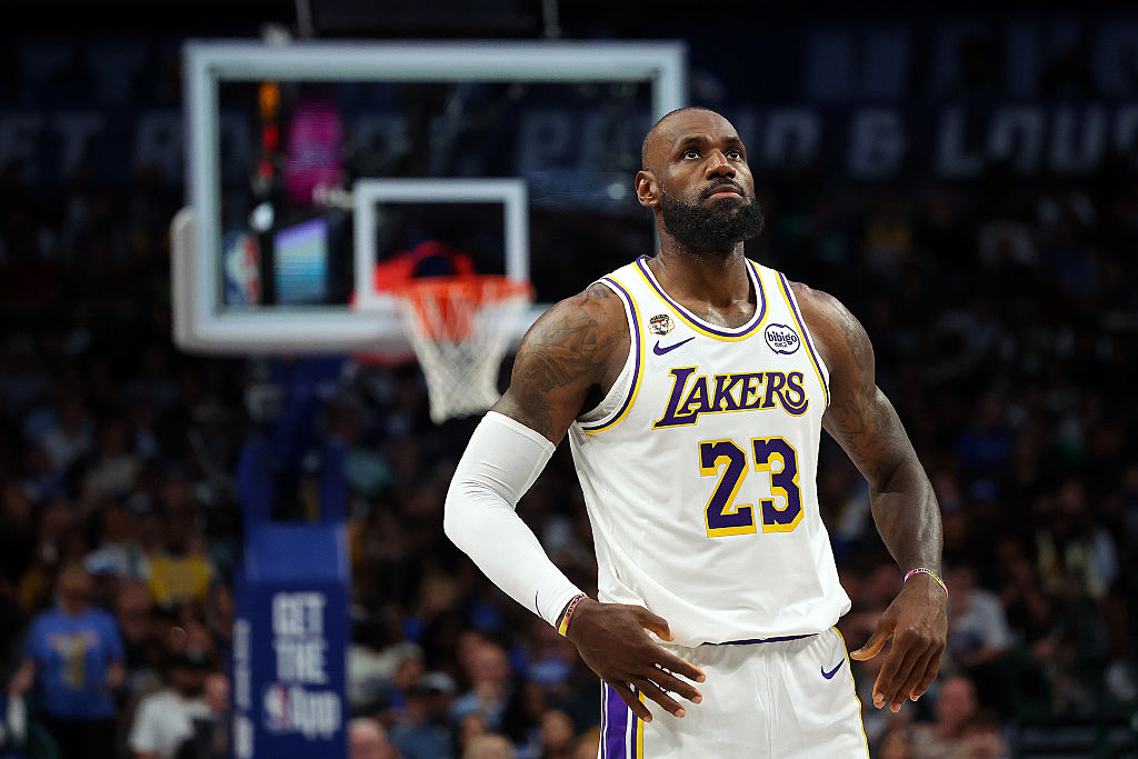 Los Angeles Lakers v Dallas Mavericks