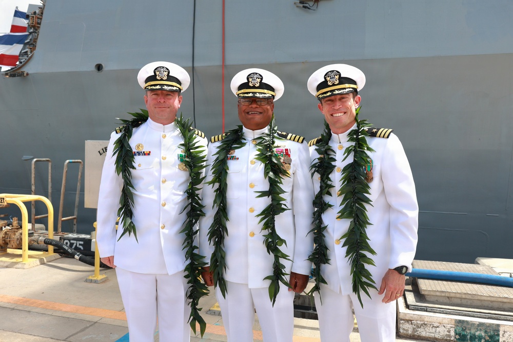 USS Daniel Inouye Holds Change of Command Ceremony
