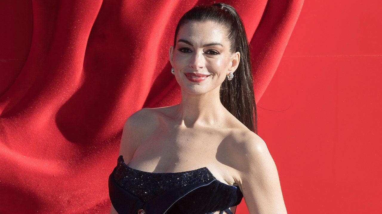 Anne Hathaway denies facelift rumors, reveals simple hack for Hollywood glam