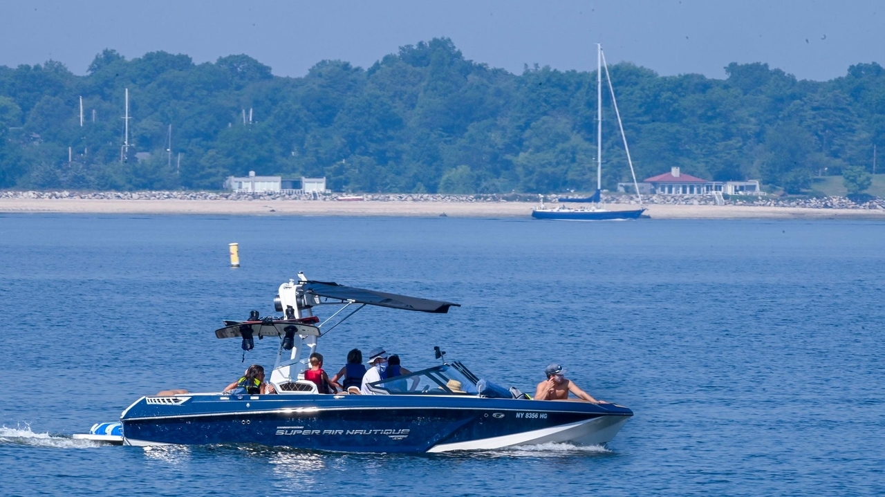 As summer season kicks off, boaters urged to help fight spread of invasive species