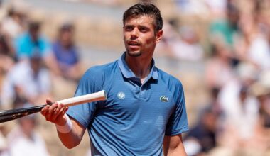 French Open player begs umpire for emergency bathroom break on court