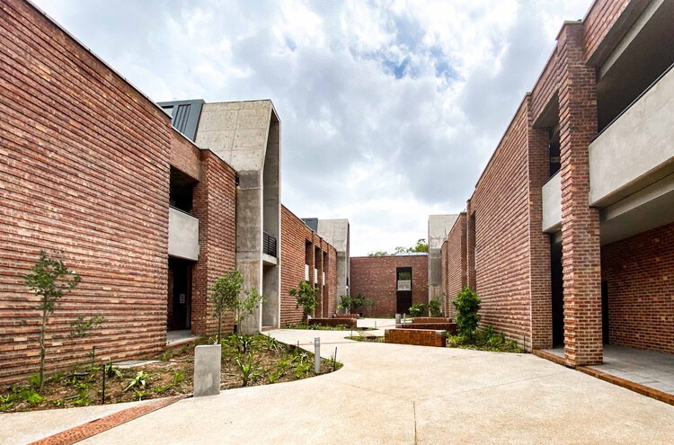 Climate, Culture, and Modernism: The Postcolonial Campus as Architectural Laboratory - Image 5 of 12