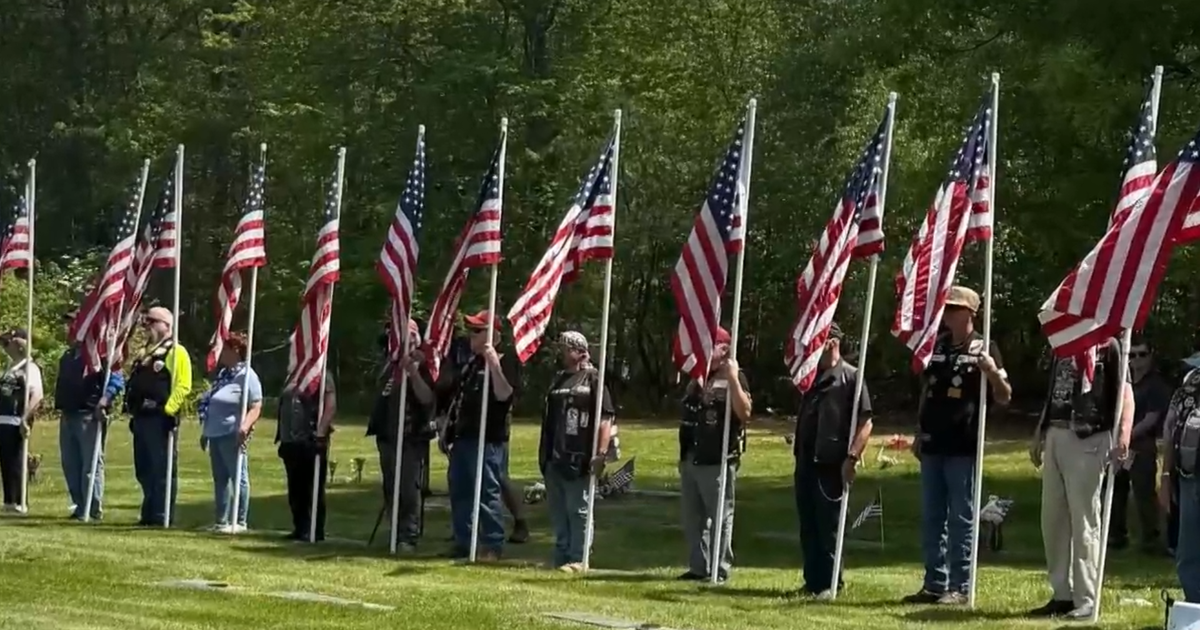 A World War II veteran had no one left to bury him. Then 1,500 strangers showed up.