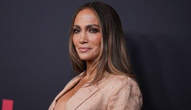 Jennifer Lopez shows off toned abs in white string bikini on Memorial Day