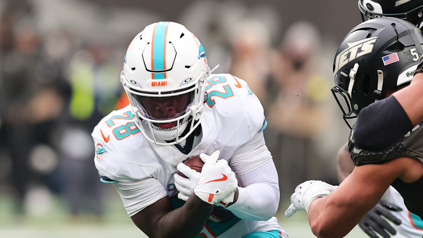 De'Von Achane doesn't want to hear about 2026 being a rebuilding year