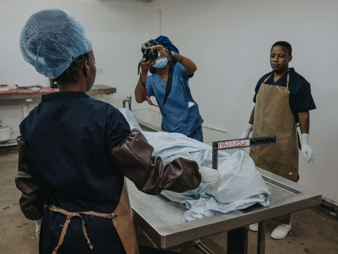 November 29, 2024. University Teaching Hospital, Lusaka, Zambia. Fellow forensic pathologists and support staff before commencing the day's medical-legal death investigations. MLDI program conducts medical investigations to determine causes of death as part of routine procedures. Photo Credit: Juan Arredondo.