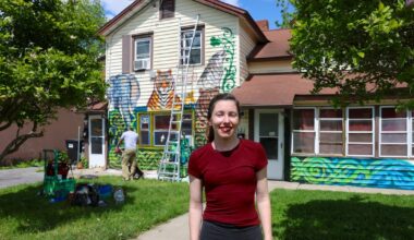 New Syracuse mural transforms Tipperary Hill rental property, inspired by zoo animals – This is CNY