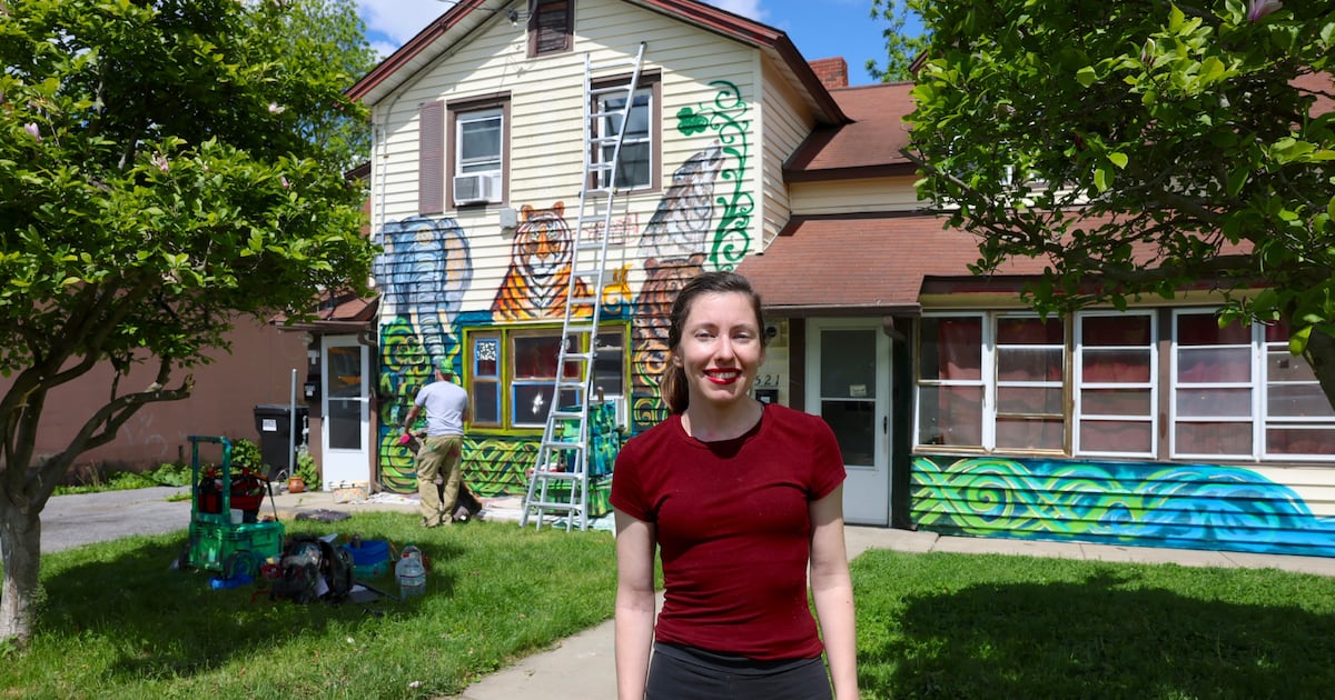 New Syracuse mural transforms Tipperary Hill rental property, inspired by zoo animals – This is CNY