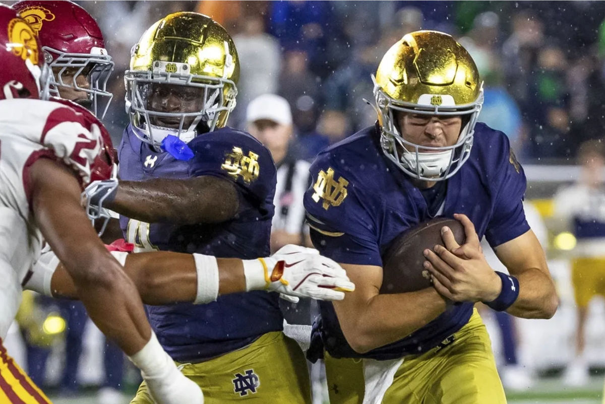 Oct 18, 2025; South Bend, Indiana, USA; Notre Dame Fighting Irish quarterback CJ Carr, right, runs the ball as running back Jeremiyah Love (4) blocks during the second half at Notre Dame Stadium. Mandatory Credit: Michael Caterina-Imagn Images