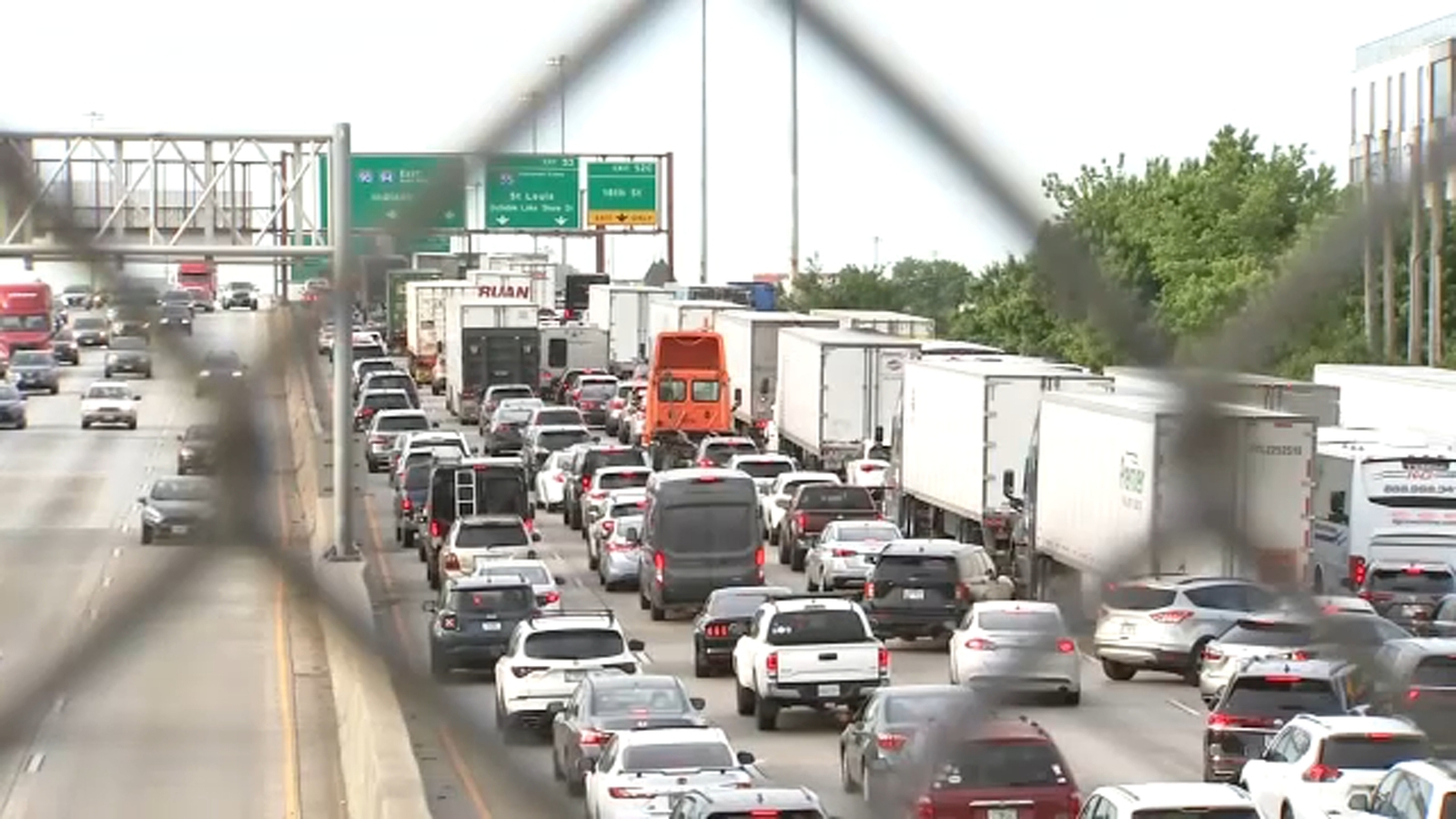 Chicago traffic, today: Deadly crash shuts down I-90/94 Dan Ryan Expressway at 18th Street near Pilsen
