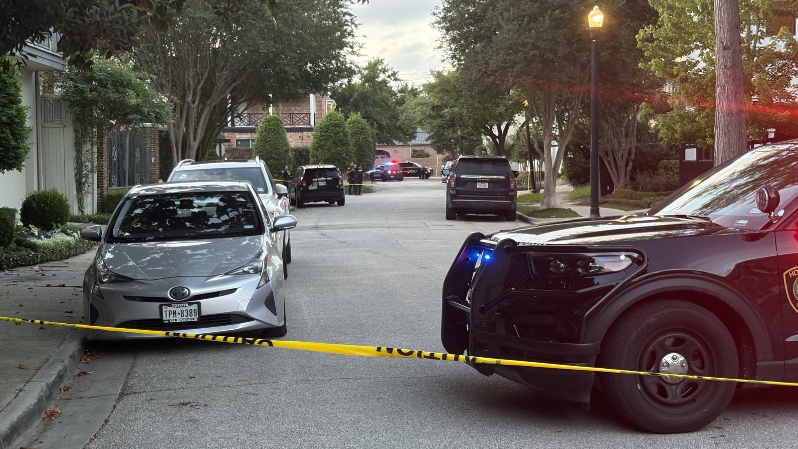 Houston River Oaks murder-suicide: 2 adults, 2 kids found dead after River Oaks shooting reported on Kingston Street, police say