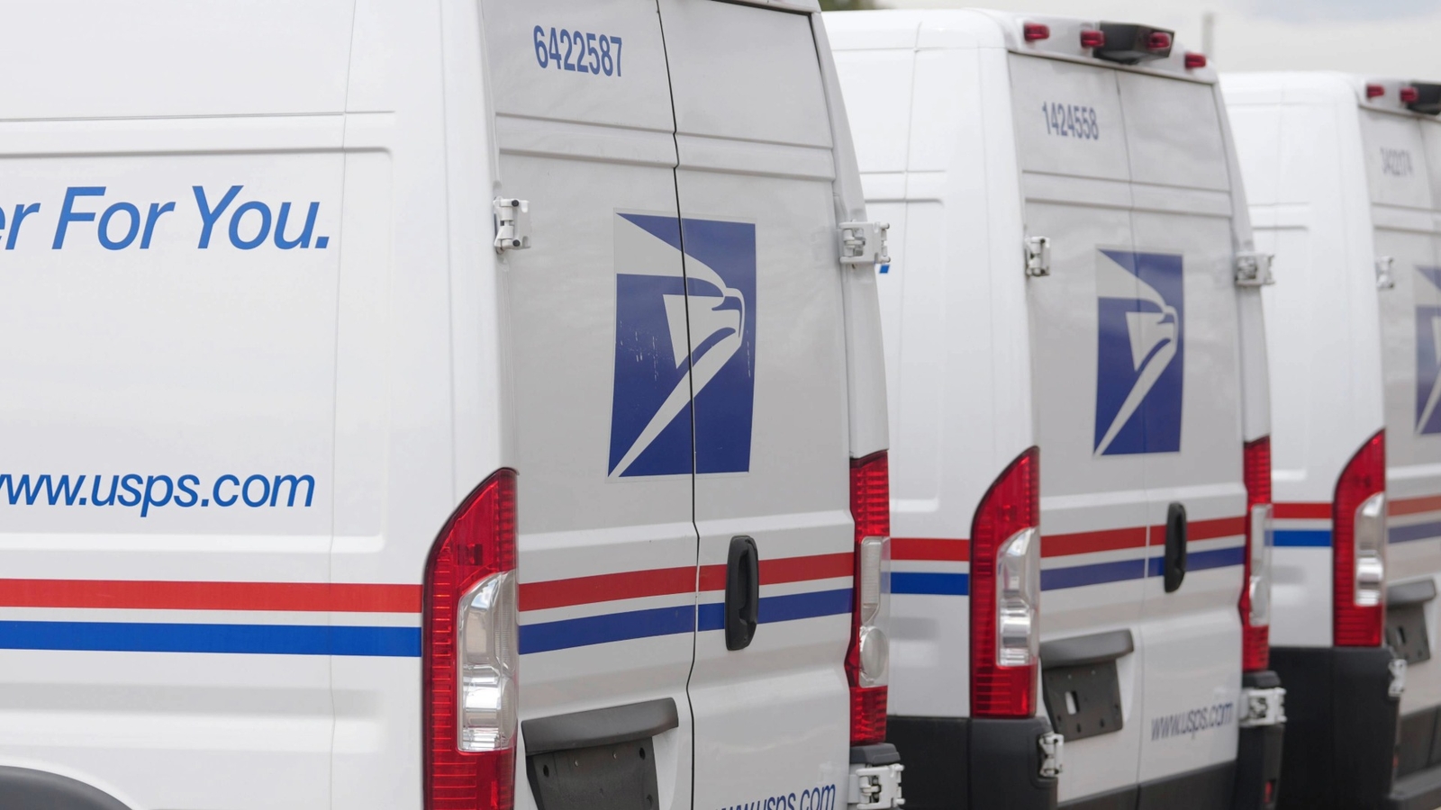 United States Postal Service considers allowing people to ship handguns through the mail
