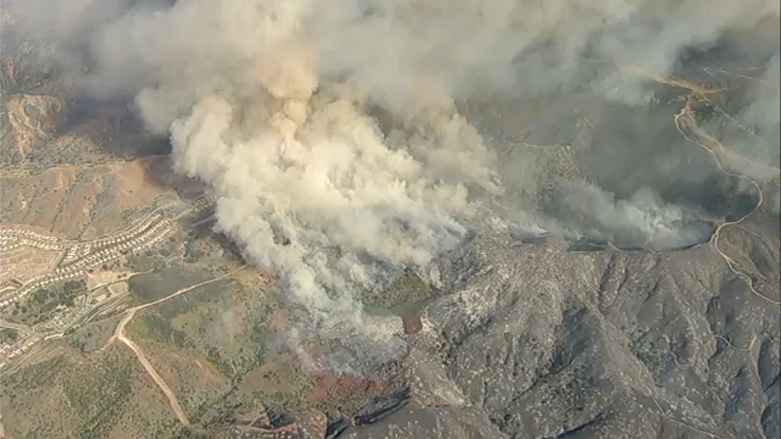 Simi Valley fire: Sandy Fire burns at least 1 home, scorches more than 1,300 acres; see evacuation map, live updates