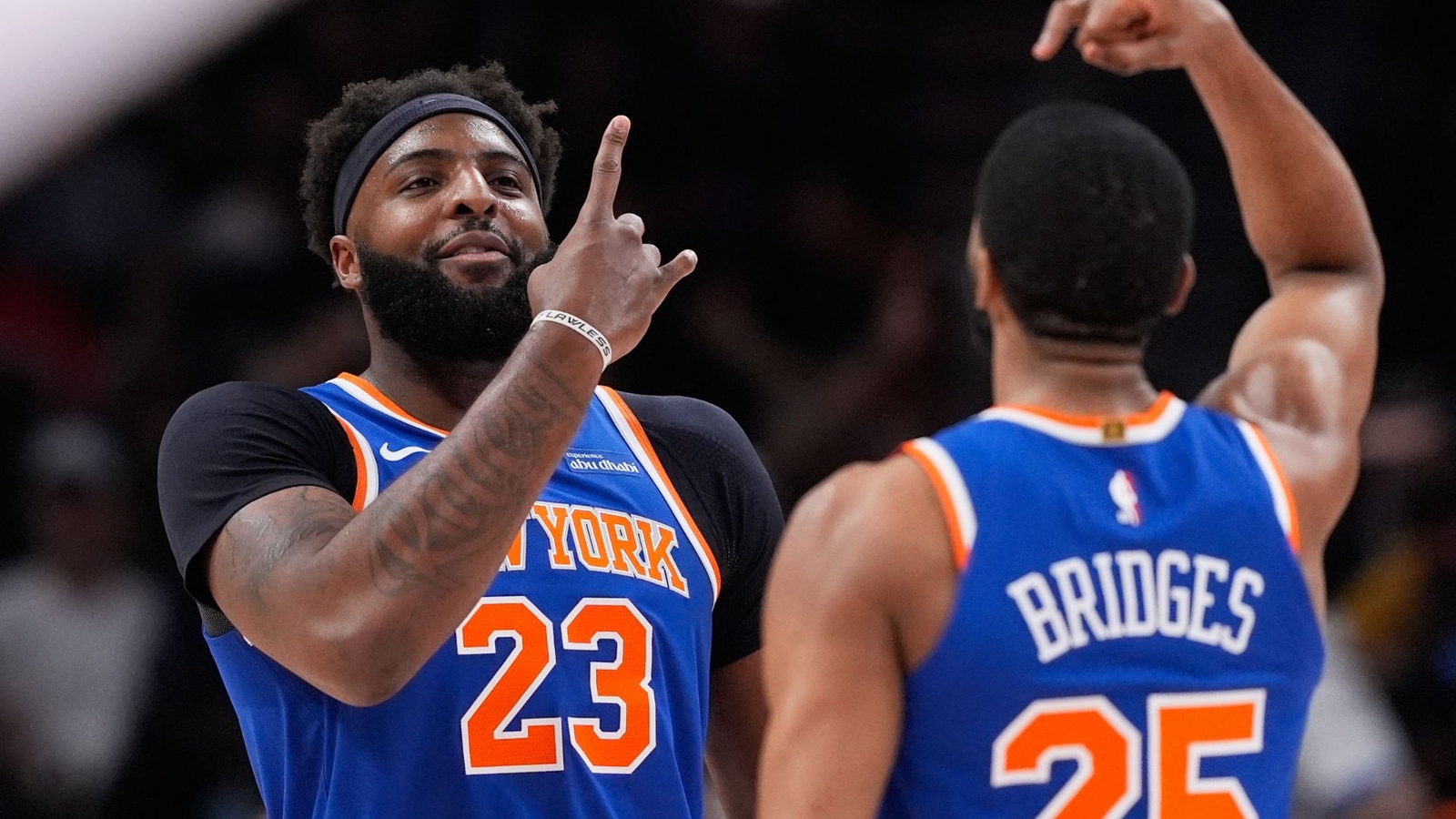 Knicks center Mitchell Robinson suffers broken pinky finger; no timetable for return, sources tell ESPN