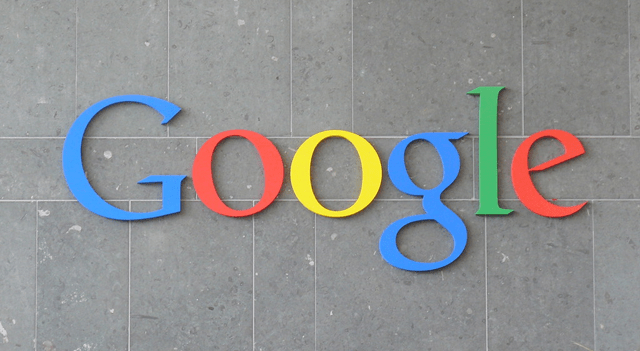 google logo on wall ©Carlos Luna