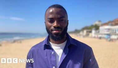 Bournemouth man develops app to help find public toilets - BBC
