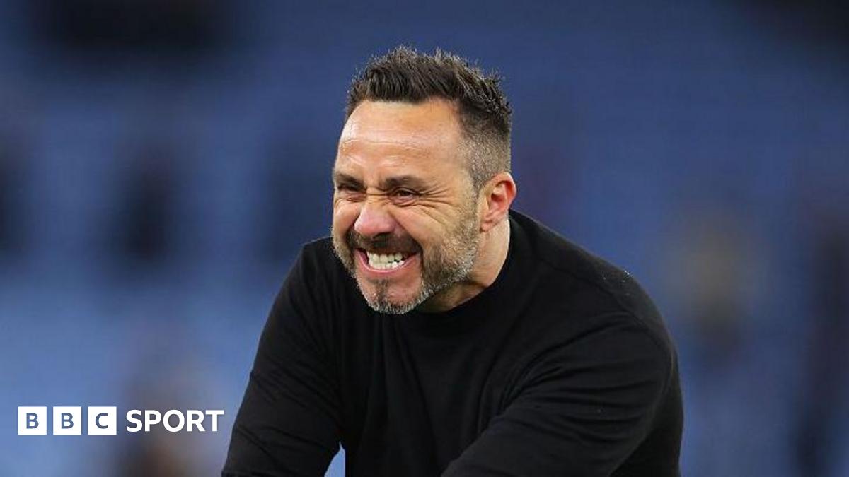 Tottenham manager Roberto de Zerbi celebrates after the win at Aston Villa