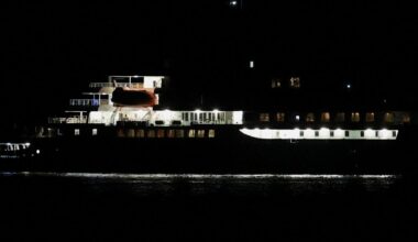 Passengers start to disembark cruise ship stricken by hantavirus