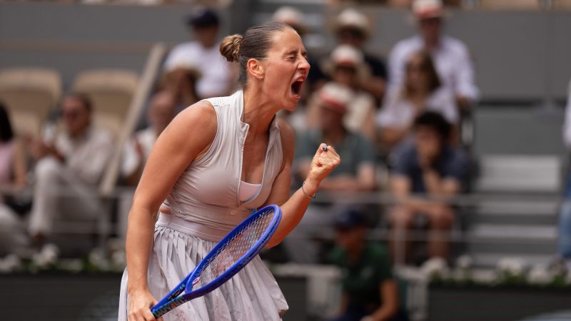 Marta Kostyuk stuns 4-time champion Iga Swiatek on big day for Ukraine at French Open