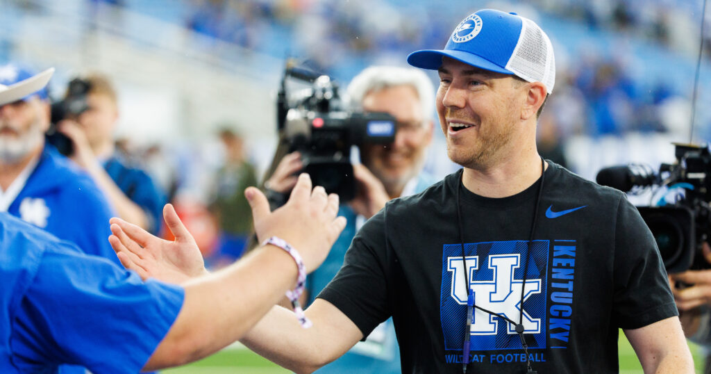 La Familia head coach Kentucky Sean Woods