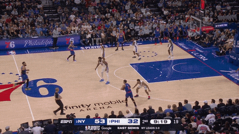 Karl-Anthony Towns behind-head pass to Landry Shamet