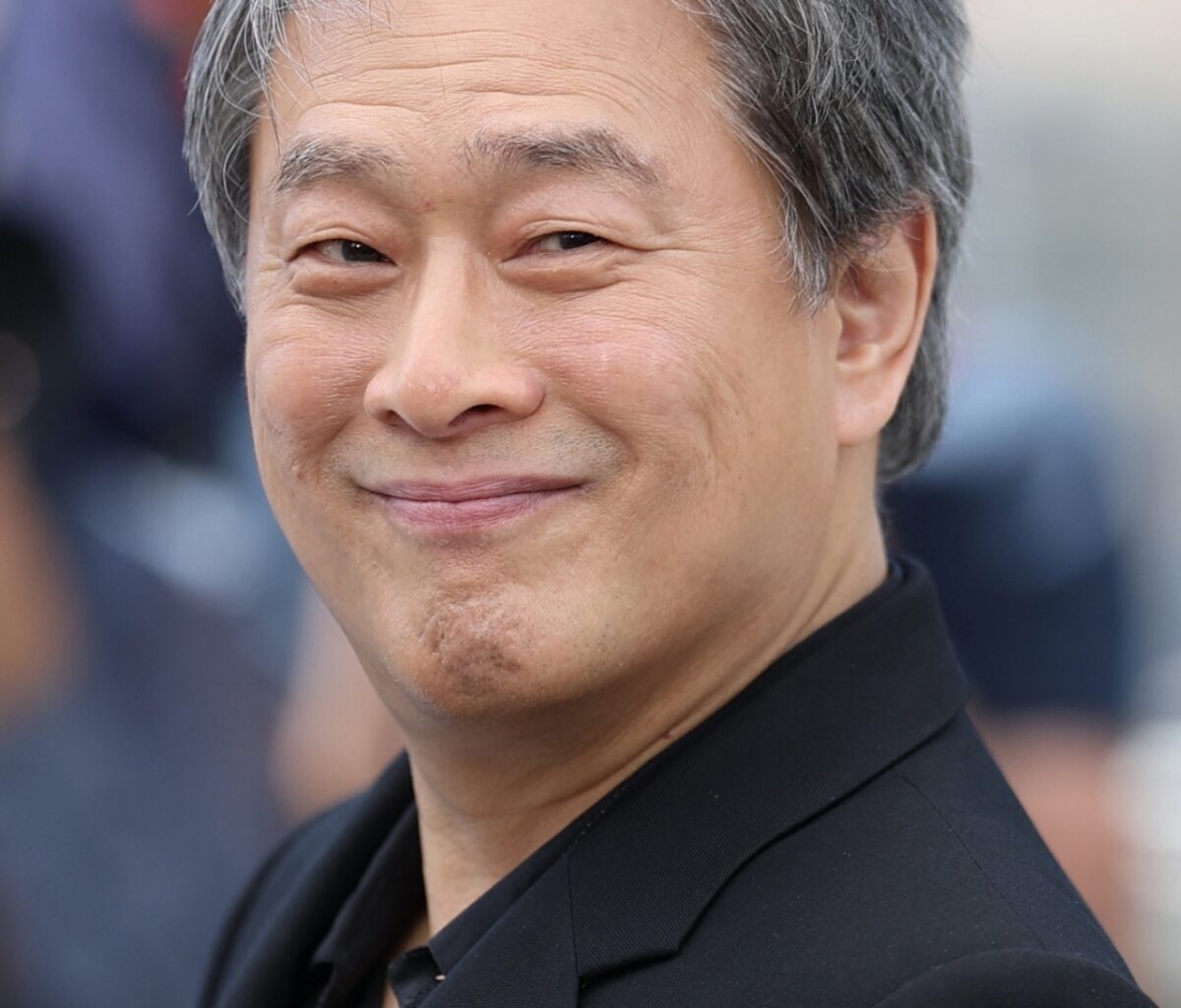 [Breaking News] Director Park Chan-wook receives France's highest cultural and artistic honor