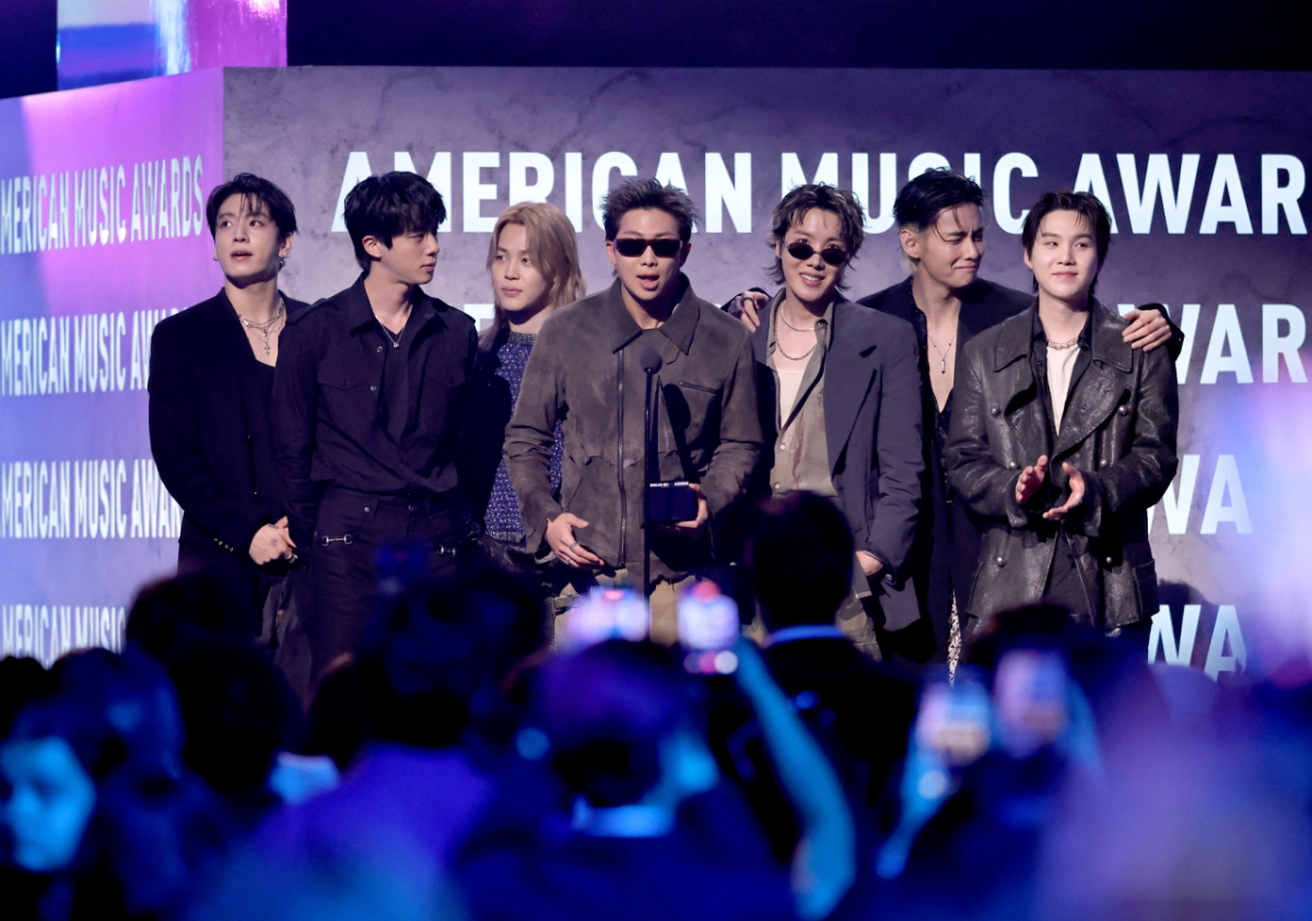 [Breaking News] BTS achieves 'American Music Awards' grand prize for the second consecutive year